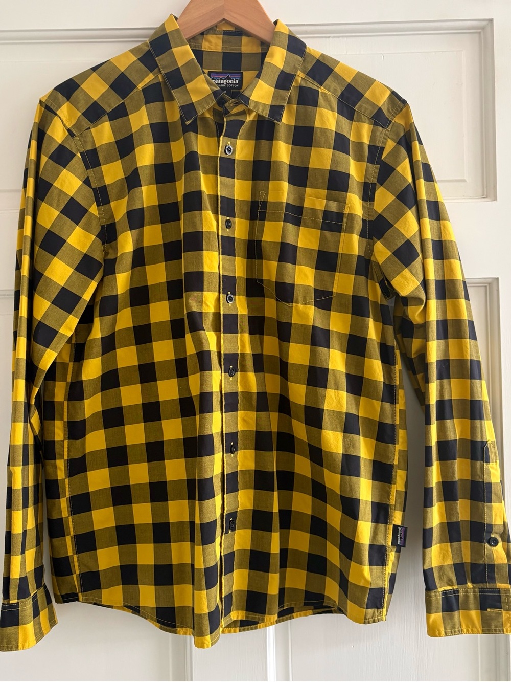 Patagonia Fezzman Button Down Shirt in Black/Yellow Plaid Size Medium